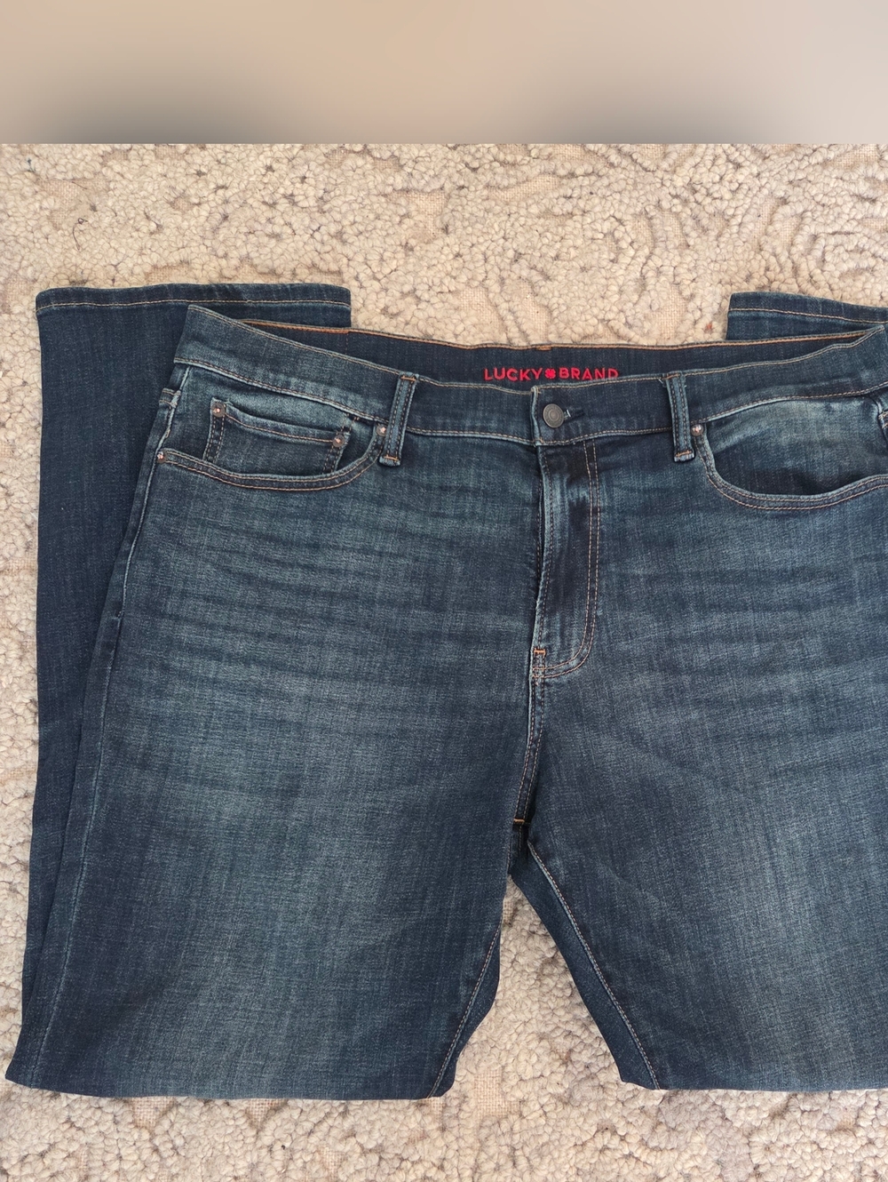 Lucky Brand Mens 410 ATHLETIC STRAIGHT Jeans 38x32